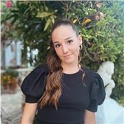 Joven estudiante de magisterio da clases particulares en zona Deusto